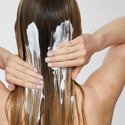 Luxurious Moisturizing Vegan Conditioner - Mia Wagner Salon